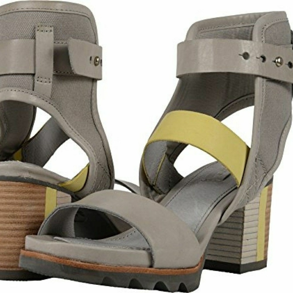 NWT Addington cuff sandal grey and yellow size 7